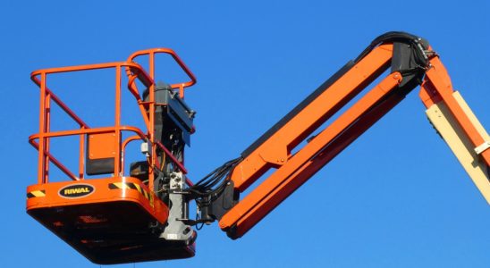 Three Important Things to Consider for a Perfect Cherry Picker Hire