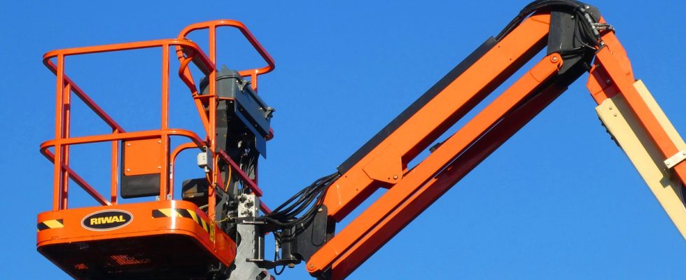 Three Important Things to Consider for a Perfect Cherry Picker Hire